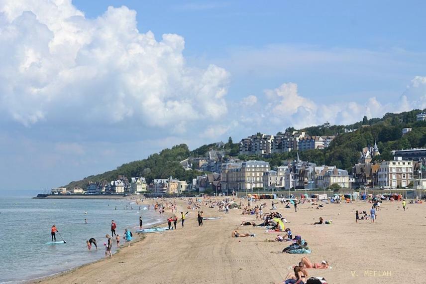 La Reine Des Plages Cls Deauville تروفيي سور مير المظهر الخارجي الصورة