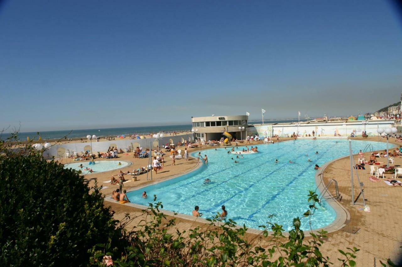 La Reine Des Plages Cls Deauville تروفيي سور مير المظهر الخارجي الصورة