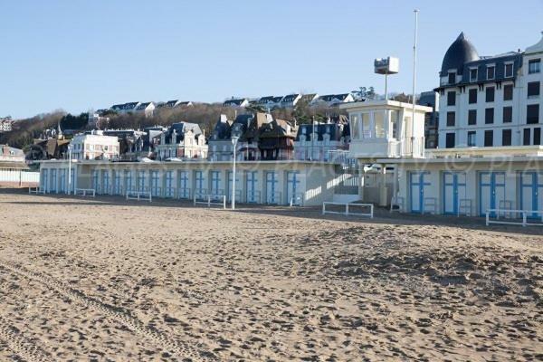 La Reine Des Plages Cls Deauville تروفيي سور مير المظهر الخارجي الصورة